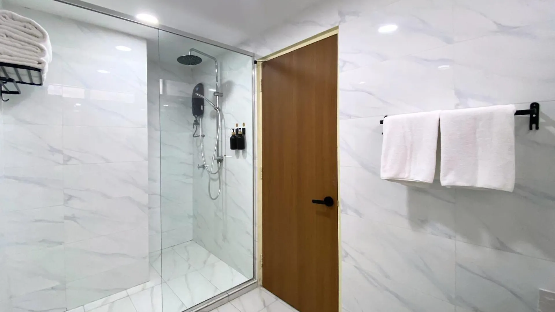 3R12Pax Fahrenheit88 A - Opposite Pavilion Kl Bukit Bintang Trx Kaite Homestay Kuala Lumpur